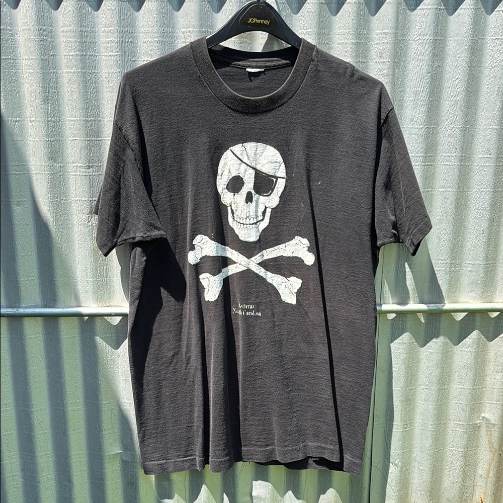 Black and White Skull Graphic Short Sleeve Tee Hatteras NC Size Large